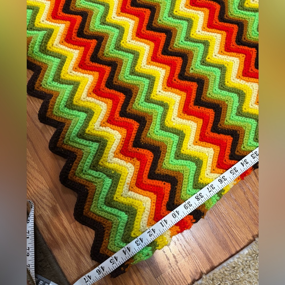 70s hand-crocheted afghan blanket with a colorful chevron (zig-zag) pattern. - Picture 6 of 8
